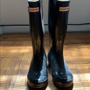 Hunter raining boots for kids. Lightweight.